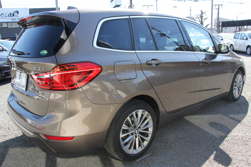 BMW 2シリーズ 218d ｸﾞﾗﾝﾂｱﾗｰ ﾗｸﾞｼﾞｭｱﾘｰ 後期 ﾌｪｲｽﾘﾌﾄ後 3列7人乗り ADｱｸﾃｨﾌﾞｾｰﾌﾃｨ&ｺﾝﾌｫｰﾄP 追従ACC HUD 受注生産OPｵｲｽﾀｰﾚｻﾞｰ 電動ﾄﾗﾝｸ LEDﾍｯﾄﾞﾗｲﾄ ﾒﾓﾘｰ付電動ｼｰﾄ ﾀｯﾁ画面HDDﾅﾋﾞﾊﾟｰｷﾝｸﾞｱｼｽﾄ 2年保証