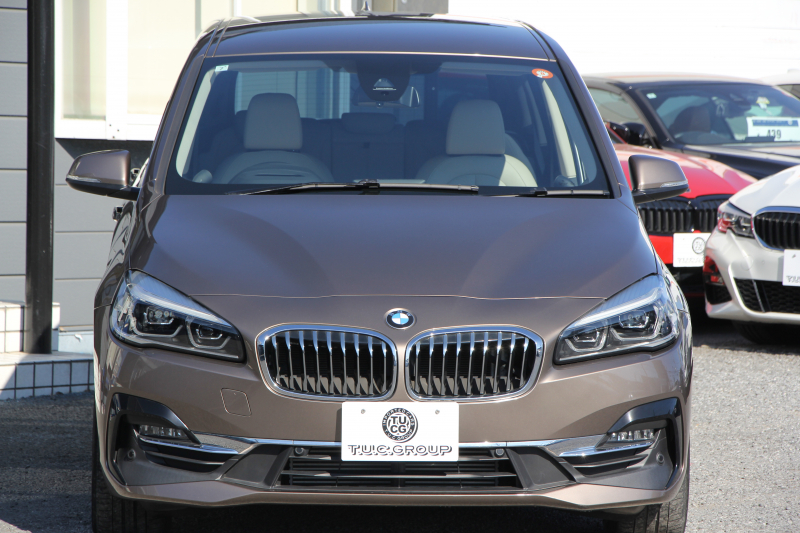 BMW 2シリーズ 218d ｸﾞﾗﾝﾂｱﾗｰ ﾗｸﾞｼﾞｭｱﾘｰ 後期 ﾌｪｲｽﾘﾌﾄ後 3列7人乗り ADｱｸﾃｨﾌﾞｾｰﾌﾃｨ&ｺﾝﾌｫｰﾄP 追従ACC HUD 受注生産OPｵｲｽﾀｰﾚｻﾞｰ 電動ﾄﾗﾝｸ LEDﾍｯﾄﾞﾗｲﾄ ﾒﾓﾘｰ付電動ｼｰﾄ ﾀｯﾁ画面HDDﾅﾋﾞﾊﾟｰｷﾝｸﾞｱｼｽﾄ 2年保証