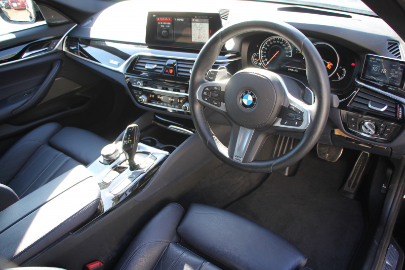 BMW 5シリーズ 530i ｴﾃﾞｨｼｮﾝﾐｯｼｮﾝｲﾝﾎﾟｯｼﾌﾞﾙ 特別仕様車 1ｵｰﾅ 252馬力 ﾅｲﾄﾌﾞﾙｰﾚｻﾞｰ ｱﾀﾞﾌﾟﾃｨﾌﾞｻｽ ﾊｰﾏﾝｶｰﾄﾞﾝ HUD 追従ACC ｽﾃｱﾘﾝｸﾞｻﾎﾟｰﾄ ﾀｯﾁ画面HDDﾅﾋﾞTV LEDﾍｯﾄﾞﾗｲﾄ ｵｰﾄﾊｲﾋﾞｰﾑ 電動ﾄﾗﾝｸ 360度ｶﾒﾗ 全席ﾋｰﾀｰ 専用ﾌﾞﾗｯｸ19AW 2年保証