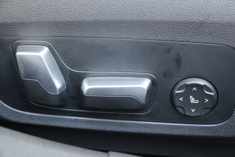 BMW 3シリーズ 320i ﾋﾟｭｱｴﾚｶﾞﾝｽ 首都圏100台限定車 ｳﾞｧｰﾈｽｶﾓｶﾚｻﾞｰ ｼｰﾄﾋｰﾀｰ ﾗﾝﾊﾞｰｻﾎﾟｰﾄ ﾌﾟﾗｽP ｺﾝﾌｫｰﾄP ｽﾃｱﾘﾝｸﾞｻﾎﾟｰﾄ 追従ACC BMWﾗｲﾌﾞｺｯｸﾋﾟｯﾄﾀｯﾁﾊﾟﾈﾙ対応HDDﾅﾋﾞ360度ｶﾒﾗ ﾜｲﾔﾚｽ充電 LEDﾍｯﾄﾞﾗｲﾄ ｵｰﾄﾊｲﾋﾞｰﾑ 電動ﾄﾗﾝｸ 2年保証