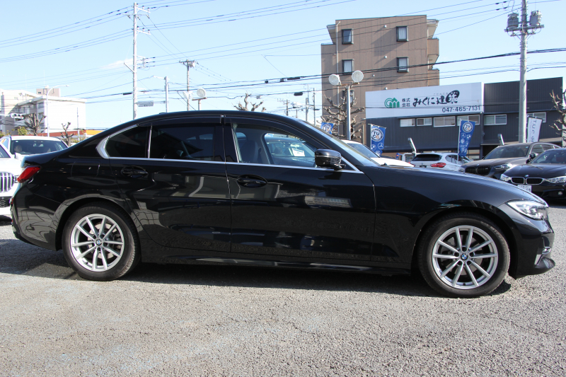 BMW 3シリーズ 320i ﾋﾟｭｱｴﾚｶﾞﾝｽ 首都圏100台限定車 ｳﾞｧｰﾈｽｶﾓｶﾚｻﾞｰ ｼｰﾄﾋｰﾀｰ ﾗﾝﾊﾞｰｻﾎﾟｰﾄ ﾌﾟﾗｽP ｺﾝﾌｫｰﾄP ｽﾃｱﾘﾝｸﾞｻﾎﾟｰﾄ 追従ACC BMWﾗｲﾌﾞｺｯｸﾋﾟｯﾄﾀｯﾁﾊﾟﾈﾙ対応HDDﾅﾋﾞ360度ｶﾒﾗ ﾜｲﾔﾚｽ充電 LEDﾍｯﾄﾞﾗｲﾄ ｵｰﾄﾊｲﾋﾞｰﾑ 電動ﾄﾗﾝｸ 2年保証