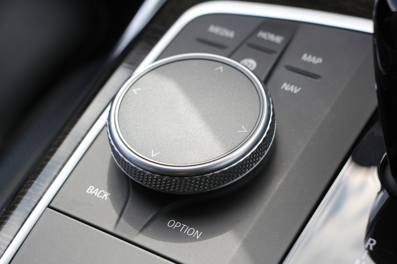 BMW 3シリーズ 320i Mｽﾎﾟｰﾂ ﾃﾞﾋﾞｭｰP ｺﾝﾌｫｰﾄP ﾋｰﾀｰ黒革 ﾌﾞﾙｰｽﾃｯﾁ  HUD 19AW 追従ACC ｽﾃｱﾘﾝｸﾞｻﾎﾟｰﾄ LEDﾍｯﾄﾞﾗｲﾄ ｵｰﾄﾊｲﾋﾞｰﾑ 電動ﾄﾗﾝｸ ｱｯﾌﾟﾙｶｰﾌﾟﾚｲ ﾀｯﾁ画面HDDﾅﾋﾞﾜｲﾔﾚｽ充電 Hi-fiｽﾋﾟｰｶｰ Pｱｼｽﾄ 専用ｴｱﾛ 2年保証