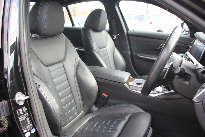 BMW 3シリーズ 320i Mｽﾎﾟｰﾂ ﾃﾞﾋﾞｭｰP ｺﾝﾌｫｰﾄP ﾋｰﾀｰ黒革 ﾌﾞﾙｰｽﾃｯﾁ  HUD 19AW 追従ACC ｽﾃｱﾘﾝｸﾞｻﾎﾟｰﾄ LEDﾍｯﾄﾞﾗｲﾄ ｵｰﾄﾊｲﾋﾞｰﾑ 電動ﾄﾗﾝｸ ｱｯﾌﾟﾙｶｰﾌﾟﾚｲ ﾀｯﾁ画面HDDﾅﾋﾞﾜｲﾔﾚｽ充電 Hi-fiｽﾋﾟｰｶｰ Pｱｼｽﾄ 専用ｴｱﾛ 2年保証