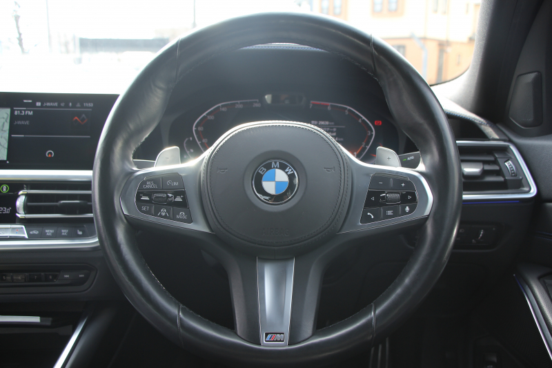 BMW 3シリーズ 320i Mｽﾎﾟｰﾂ ﾃﾞﾋﾞｭｰP ｺﾝﾌｫｰﾄP ﾋｰﾀｰ黒革 ﾌﾞﾙｰｽﾃｯﾁ  HUD 19AW 追従ACC ｽﾃｱﾘﾝｸﾞｻﾎﾟｰﾄ LEDﾍｯﾄﾞﾗｲﾄ ｵｰﾄﾊｲﾋﾞｰﾑ 電動ﾄﾗﾝｸ ｱｯﾌﾟﾙｶｰﾌﾟﾚｲ ﾀｯﾁ画面HDDﾅﾋﾞﾜｲﾔﾚｽ充電 Hi-fiｽﾋﾟｰｶｰ Pｱｼｽﾄ 専用ｴｱﾛ 2年保証
