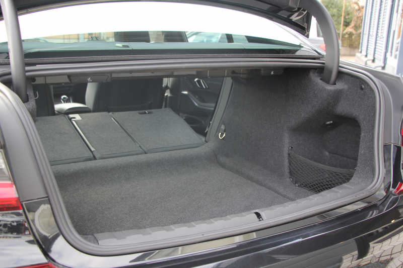 BMW 3シリーズ 320i Mｽﾎﾟｰﾂ ﾃﾞﾋﾞｭｰP ｺﾝﾌｫｰﾄP ﾋｰﾀｰ黒革 ﾌﾞﾙｰｽﾃｯﾁ  HUD 19AW 追従ACC ｽﾃｱﾘﾝｸﾞｻﾎﾟｰﾄ LEDﾍｯﾄﾞﾗｲﾄ ｵｰﾄﾊｲﾋﾞｰﾑ 電動ﾄﾗﾝｸ ｱｯﾌﾟﾙｶｰﾌﾟﾚｲ ﾀｯﾁ画面HDDﾅﾋﾞﾜｲﾔﾚｽ充電 Hi-fiｽﾋﾟｰｶｰ Pｱｼｽﾄ 専用ｴｱﾛ 2年保証