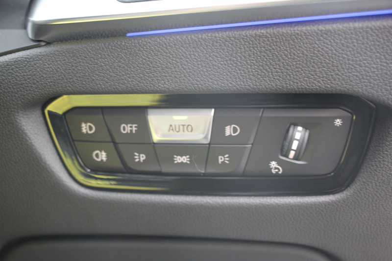 BMW 3シリーズ 320i Mｽﾎﾟｰﾂ ﾃﾞﾋﾞｭｰP ｺﾝﾌｫｰﾄP ﾋｰﾀｰ黒革 ﾌﾞﾙｰｽﾃｯﾁ  HUD 19AW 追従ACC ｽﾃｱﾘﾝｸﾞｻﾎﾟｰﾄ LEDﾍｯﾄﾞﾗｲﾄ ｵｰﾄﾊｲﾋﾞｰﾑ 電動ﾄﾗﾝｸ ｱｯﾌﾟﾙｶｰﾌﾟﾚｲ ﾀｯﾁ画面HDDﾅﾋﾞﾜｲﾔﾚｽ充電 Hi-fiｽﾋﾟｰｶｰ Pｱｼｽﾄ 専用ｴｱﾛ 2年保証