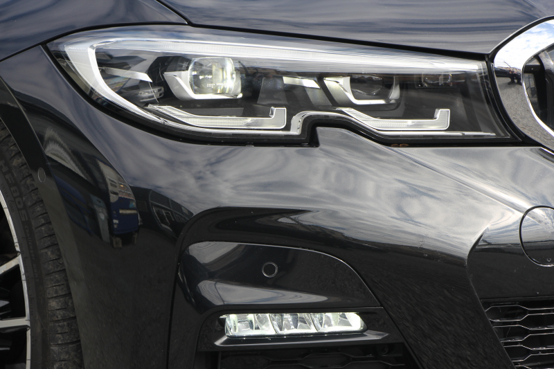 BMW 3シリーズ 320i Mｽﾎﾟｰﾂ ﾃﾞﾋﾞｭｰP ｺﾝﾌｫｰﾄP ﾋｰﾀｰ黒革 ﾌﾞﾙｰｽﾃｯﾁ  HUD 19AW 追従ACC ｽﾃｱﾘﾝｸﾞｻﾎﾟｰﾄ LEDﾍｯﾄﾞﾗｲﾄ ｵｰﾄﾊｲﾋﾞｰﾑ 電動ﾄﾗﾝｸ ｱｯﾌﾟﾙｶｰﾌﾟﾚｲ ﾀｯﾁ画面HDDﾅﾋﾞﾜｲﾔﾚｽ充電 Hi-fiｽﾋﾟｰｶｰ Pｱｼｽﾄ 専用ｴｱﾛ 2年保証