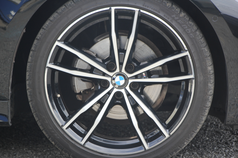 BMW 3シリーズ 320i Mｽﾎﾟｰﾂ ﾃﾞﾋﾞｭｰP ｺﾝﾌｫｰﾄP ﾋｰﾀｰ黒革 ﾌﾞﾙｰｽﾃｯﾁ  HUD 19AW 追従ACC ｽﾃｱﾘﾝｸﾞｻﾎﾟｰﾄ LEDﾍｯﾄﾞﾗｲﾄ ｵｰﾄﾊｲﾋﾞｰﾑ 電動ﾄﾗﾝｸ ｱｯﾌﾟﾙｶｰﾌﾟﾚｲ ﾀｯﾁ画面HDDﾅﾋﾞﾜｲﾔﾚｽ充電 Hi-fiｽﾋﾟｰｶｰ Pｱｼｽﾄ 専用ｴｱﾛ 2年保証