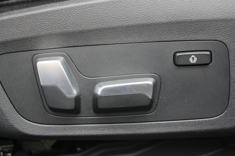 BMW 3シリーズ 320i Mｽﾎﾟｰﾂ ﾃﾞﾋﾞｭｰP ｺﾝﾌｫｰﾄP ﾋｰﾀｰ黒革 ﾌﾞﾙｰｽﾃｯﾁ  HUD 19AW 追従ACC ｽﾃｱﾘﾝｸﾞｻﾎﾟｰﾄ LEDﾍｯﾄﾞﾗｲﾄ ｵｰﾄﾊｲﾋﾞｰﾑ 電動ﾄﾗﾝｸ ｱｯﾌﾟﾙｶｰﾌﾟﾚｲ ﾀｯﾁ画面HDDﾅﾋﾞﾜｲﾔﾚｽ充電 Hi-fiｽﾋﾟｰｶｰ Pｱｼｽﾄ 専用ｴｱﾛ 2年保証