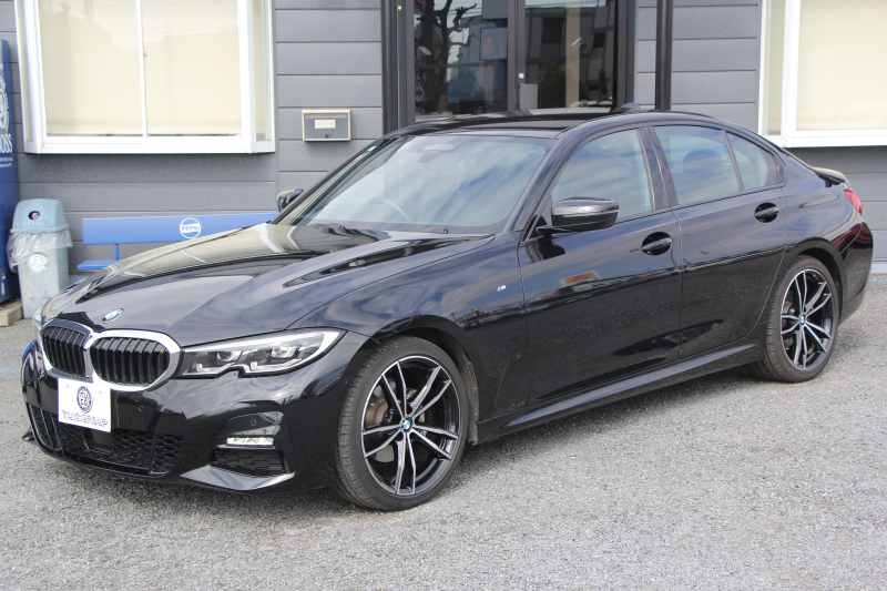 BMW 3シリーズ 320i Mｽﾎﾟｰﾂ ﾃﾞﾋﾞｭｰP ｺﾝﾌｫｰﾄP ﾋｰﾀｰ黒革 ﾌﾞﾙｰｽﾃｯﾁ  HUD 19AW 追従ACC ｽﾃｱﾘﾝｸﾞｻﾎﾟｰﾄ LEDﾍｯﾄﾞﾗｲﾄ ｵｰﾄﾊｲﾋﾞｰﾑ 電動ﾄﾗﾝｸ ｱｯﾌﾟﾙｶｰﾌﾟﾚｲ ﾀｯﾁ画面HDDﾅﾋﾞﾜｲﾔﾚｽ充電 Hi-fiｽﾋﾟｰｶｰ Pｱｼｽﾄ 専用ｴｱﾛ 2年保証