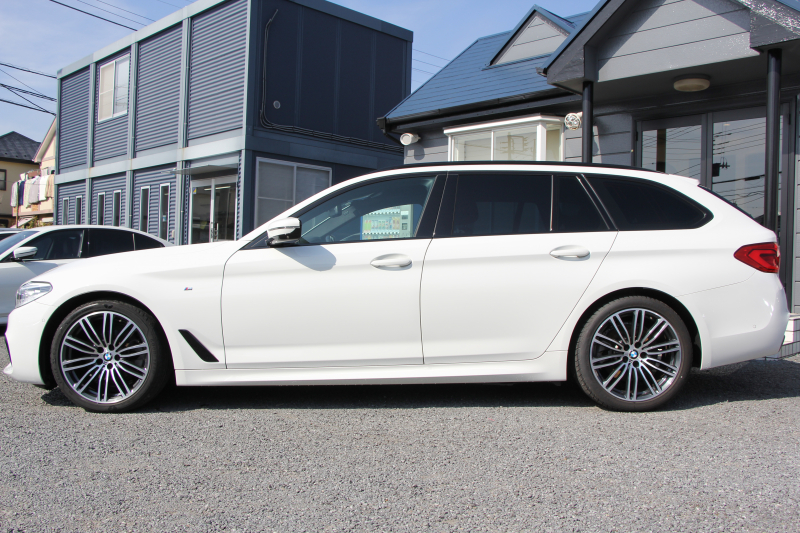 BMW 5シリーズ 523d ﾂｰﾘﾝｸﾞMｽﾎﾟｰﾂ ﾊｲﾗｲﾝ 変更後ﾓﾃﾞﾙ 新液晶ﾒｰﾀｰ 全席ﾋｰﾀｰ黒革 HUD LEDﾍｯﾄﾞﾗｲﾄ 追従ACC ｽﾃｱﾘﾝｸﾞｻﾎﾟｰﾄ ｵｰﾄﾊｲﾋﾞｰﾑ ﾀｯﾁ画面HDDﾅﾋﾞTV 360度ｶﾒﾗ 電動ﾘｱｹﾞｰﾄ 専用ｴｱﾛ 19AW 2年保証