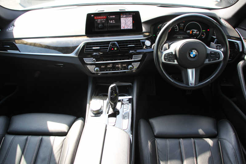 BMW 5シリーズ 523d ﾂｰﾘﾝｸﾞMｽﾎﾟｰﾂ ﾊｲﾗｲﾝ 変更後ﾓﾃﾞﾙ 新液晶ﾒｰﾀｰ 全席ﾋｰﾀｰ黒革 HUD LEDﾍｯﾄﾞﾗｲﾄ 追従ACC ｽﾃｱﾘﾝｸﾞｻﾎﾟｰﾄ ｵｰﾄﾊｲﾋﾞｰﾑ ﾀｯﾁ画面HDDﾅﾋﾞTV 360度ｶﾒﾗ 電動ﾘｱｹﾞｰﾄ 専用ｴｱﾛ 19AW 2年保証