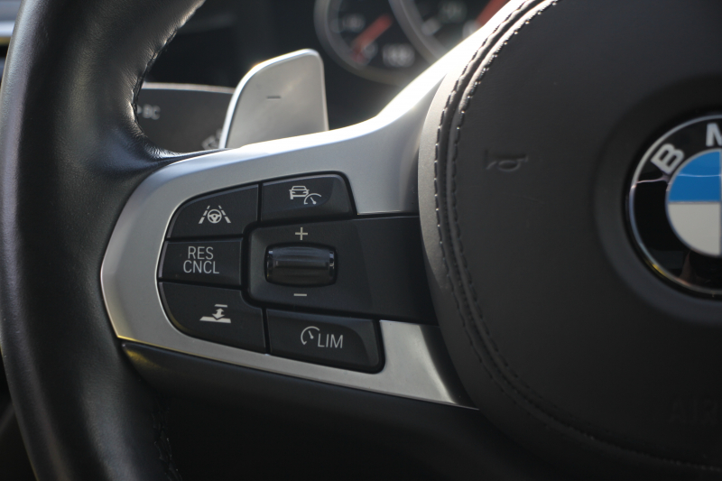 BMW 5シリーズ 523i Mｽﾎﾟｰﾂ ﾊｲﾗｲﾝ ｻﾝﾙｰﾌ 全席ﾋｰﾀｰ黒革 HUD ｼﾞｪｽﾁｬｰｺﾝﾄﾛｰﾙ ﾜｲﾔﾚｽ充電 追従ACC ｽﾃｱﾘﾝｸﾞｻﾎﾟｰﾄ ﾀｯﾁ画面HDDﾅﾋﾞTV LEDﾍｯﾄﾞﾗｲﾄ ｵｰﾄﾊｲﾋﾞｰﾑ 360度ｶﾒﾗ 19AW 電動ﾄﾗﾝｸ 専用ｴｱﾛ ﾊﾟﾄﾞﾙｼﾌﾄ 2年保証