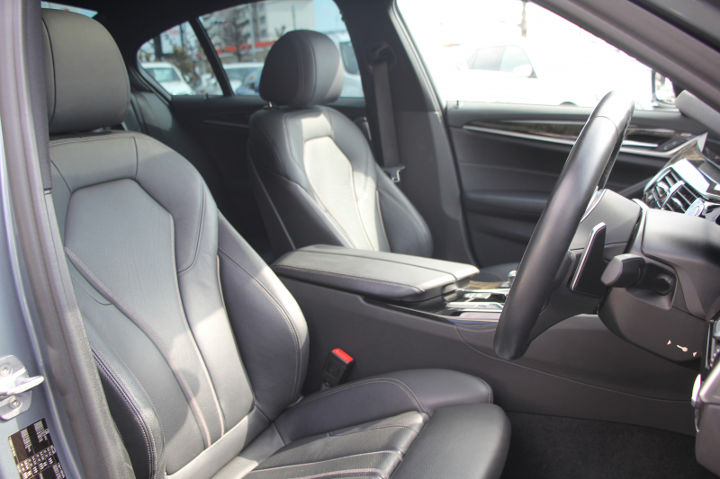 BMW 5シリーズ 523i Mｽﾎﾟｰﾂ ﾊｲﾗｲﾝ ｻﾝﾙｰﾌ 全席ﾋｰﾀｰ黒革 HUD ｼﾞｪｽﾁｬｰｺﾝﾄﾛｰﾙ ﾜｲﾔﾚｽ充電 追従ACC ｽﾃｱﾘﾝｸﾞｻﾎﾟｰﾄ ﾀｯﾁ画面HDDﾅﾋﾞTV LEDﾍｯﾄﾞﾗｲﾄ ｵｰﾄﾊｲﾋﾞｰﾑ 360度ｶﾒﾗ 19AW 電動ﾄﾗﾝｸ 専用ｴｱﾛ ﾊﾟﾄﾞﾙｼﾌﾄ 2年保証