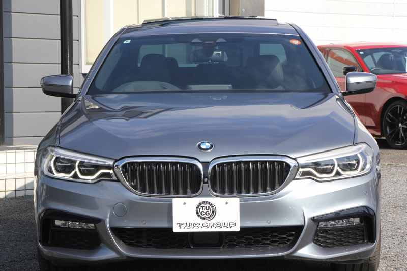 BMW 5シリーズ 523i Mｽﾎﾟｰﾂ ﾊｲﾗｲﾝ ｻﾝﾙｰﾌ 全席ﾋｰﾀｰ黒革 HUD ｼﾞｪｽﾁｬｰｺﾝﾄﾛｰﾙ ﾜｲﾔﾚｽ充電 追従ACC ｽﾃｱﾘﾝｸﾞｻﾎﾟｰﾄ ﾀｯﾁ画面HDDﾅﾋﾞTV LEDﾍｯﾄﾞﾗｲﾄ ｵｰﾄﾊｲﾋﾞｰﾑ 360度ｶﾒﾗ 19AW 電動ﾄﾗﾝｸ 専用ｴｱﾛ ﾊﾟﾄﾞﾙｼﾌﾄ 2年保証