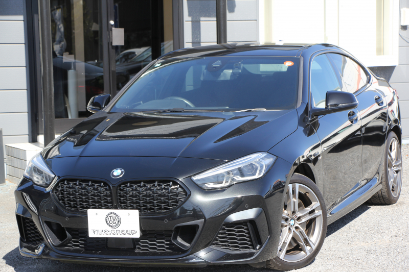 BMW 2シリーズ M235i Xdrive ｸﾞﾗﾝｸｰﾍﾟﾃﾞﾋﾞｭｰ&ｾﾚｸﾄP 306馬力 4WD ｼｰﾄﾋｰﾀｰ Mｽﾎﾟｰﾂｼｰﾄ Mｼｰﾄﾍﾞﾙﾄ ｱﾀﾞﾌﾟﾃｨﾌﾞｻｽ 追従ACC LEDﾍｯﾄﾞﾗｲﾄ 専用18AW Mspﾌﾞﾚｰｷ Applecarplay ﾀｯﾁ画面HDDﾅﾋﾞPｱｼｽﾄ ﾜｲﾔﾚｽ充電 2年保証