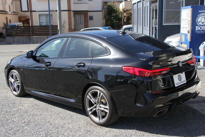 BMW 2シリーズ M235i Xdrive ｸﾞﾗﾝｸｰﾍﾟﾃﾞﾋﾞｭｰ&ｾﾚｸﾄP 306馬力 4WD ｼｰﾄﾋｰﾀｰ Mｽﾎﾟｰﾂｼｰﾄ Mｼｰﾄﾍﾞﾙﾄ ｱﾀﾞﾌﾟﾃｨﾌﾞｻｽ 追従ACC LEDﾍｯﾄﾞﾗｲﾄ 専用18AW Mspﾌﾞﾚｰｷ Applecarplay ﾀｯﾁ画面HDDﾅﾋﾞPｱｼｽﾄ ﾜｲﾔﾚｽ充電 2年保証