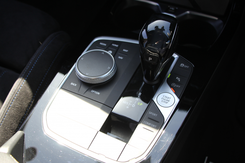 BMW 2シリーズ M235i Xdrive ｸﾞﾗﾝｸｰﾍﾟﾃﾞﾋﾞｭｰ&ｾﾚｸﾄP 306馬力 4WD ｼｰﾄﾋｰﾀｰ Mｽﾎﾟｰﾂｼｰﾄ Mｼｰﾄﾍﾞﾙﾄ ｱﾀﾞﾌﾟﾃｨﾌﾞｻｽ 追従ACC LEDﾍｯﾄﾞﾗｲﾄ 専用18AW Mspﾌﾞﾚｰｷ Applecarplay ﾀｯﾁ画面HDDﾅﾋﾞPｱｼｽﾄ ﾜｲﾔﾚｽ充電 2年保証