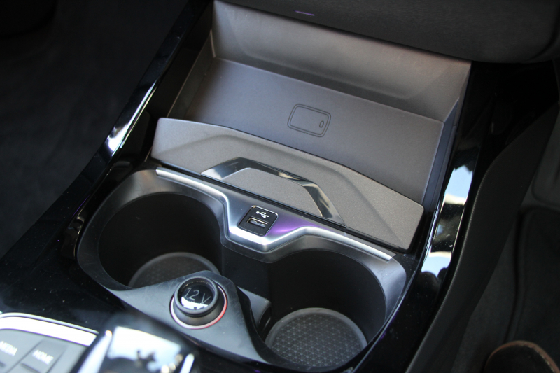 BMW 2シリーズ M235i Xdrive ｸﾞﾗﾝｸｰﾍﾟﾃﾞﾋﾞｭｰ&ｾﾚｸﾄP 306馬力 4WD ｼｰﾄﾋｰﾀｰ Mｽﾎﾟｰﾂｼｰﾄ Mｼｰﾄﾍﾞﾙﾄ ｱﾀﾞﾌﾟﾃｨﾌﾞｻｽ 追従ACC LEDﾍｯﾄﾞﾗｲﾄ 専用18AW Mspﾌﾞﾚｰｷ Applecarplay ﾀｯﾁ画面HDDﾅﾋﾞPｱｼｽﾄ ﾜｲﾔﾚｽ充電 2年保証