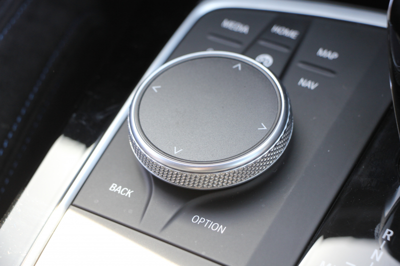 BMW 2シリーズ M235i Xdrive ｸﾞﾗﾝｸｰﾍﾟﾃﾞﾋﾞｭｰ&ｾﾚｸﾄP 306馬力 4WD ｼｰﾄﾋｰﾀｰ Mｽﾎﾟｰﾂｼｰﾄ Mｼｰﾄﾍﾞﾙﾄ ｱﾀﾞﾌﾟﾃｨﾌﾞｻｽ 追従ACC LEDﾍｯﾄﾞﾗｲﾄ 専用18AW Mspﾌﾞﾚｰｷ Applecarplay ﾀｯﾁ画面HDDﾅﾋﾞPｱｼｽﾄ ﾜｲﾔﾚｽ充電 2年保証