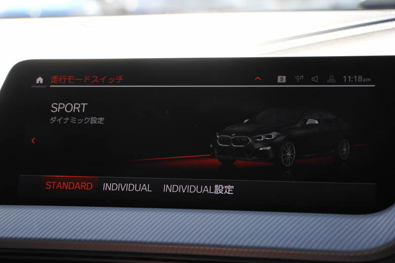 BMW 2シリーズ M235i Xdrive ｸﾞﾗﾝｸｰﾍﾟﾃﾞﾋﾞｭｰ&ｾﾚｸﾄP 306馬力 4WD ｼｰﾄﾋｰﾀｰ Mｽﾎﾟｰﾂｼｰﾄ Mｼｰﾄﾍﾞﾙﾄ ｱﾀﾞﾌﾟﾃｨﾌﾞｻｽ 追従ACC LEDﾍｯﾄﾞﾗｲﾄ 専用18AW Mspﾌﾞﾚｰｷ Applecarplay ﾀｯﾁ画面HDDﾅﾋﾞPｱｼｽﾄ ﾜｲﾔﾚｽ充電 2年保証