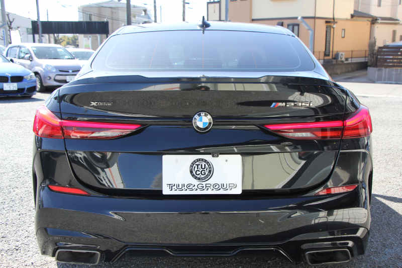 BMW 2シリーズ M235i Xdrive ｸﾞﾗﾝｸｰﾍﾟﾃﾞﾋﾞｭｰ&ｾﾚｸﾄP 306馬力 4WD ｼｰﾄﾋｰﾀｰ Mｽﾎﾟｰﾂｼｰﾄ Mｼｰﾄﾍﾞﾙﾄ ｱﾀﾞﾌﾟﾃｨﾌﾞｻｽ 追従ACC LEDﾍｯﾄﾞﾗｲﾄ 専用18AW Mspﾌﾞﾚｰｷ Applecarplay ﾀｯﾁ画面HDDﾅﾋﾞPｱｼｽﾄ ﾜｲﾔﾚｽ充電 2年保証