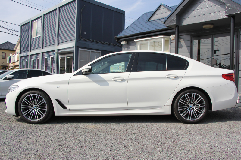 BMW 5シリーズ 523d Mｽﾎﾟｰﾂ ﾊｲﾗｲﾝ 変更後ﾓﾃﾞﾙ 新液晶ﾒｰﾀｰ 全席ﾋｰﾀｰ黒革 HUD LEDﾍｯﾄﾞﾗｲﾄ 追従ACC ｽﾃｱﾘﾝｸﾞｻﾎﾟｰﾄ ｵｰﾄﾊｲﾋﾞｰﾑ ﾀｯﾁ画面HDDﾅﾋﾞﾌﾙｾｸﾞTV 360度ｶﾒﾗ 電動ﾄﾗﾝｸ 専用ｴｱﾛ 19AW ﾊﾟﾄﾞﾙｼﾌﾄ ｱﾝﾋﾞｴﾝﾄﾗｲﾄ 2年保証