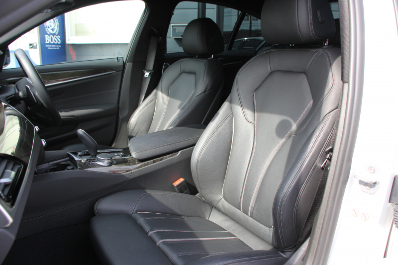 BMW 5シリーズ 523d Mｽﾎﾟｰﾂ ﾊｲﾗｲﾝ 変更後ﾓﾃﾞﾙ 新液晶ﾒｰﾀｰ 全席ﾋｰﾀｰ黒革 HUD LEDﾍｯﾄﾞﾗｲﾄ 追従ACC ｽﾃｱﾘﾝｸﾞｻﾎﾟｰﾄ ｵｰﾄﾊｲﾋﾞｰﾑ ﾀｯﾁ画面HDDﾅﾋﾞﾌﾙｾｸﾞTV 360度ｶﾒﾗ 電動ﾄﾗﾝｸ 専用ｴｱﾛ 19AW ﾊﾟﾄﾞﾙｼﾌﾄ ｱﾝﾋﾞｴﾝﾄﾗｲﾄ 2年保証