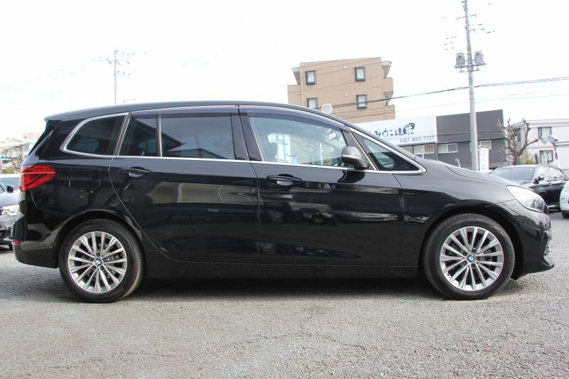 BMW 2シリーズ 218d ｸﾞﾗﾝﾂｱﾗｰ ﾗｸﾞｼﾞｭｱﾘｰ 後期 ﾌｪｲｽﾘﾌﾄ後 3列7人乗 1ｵｰﾅ ADｱｸﾃｨﾌﾞｾｰﾌﾃｨ&ｺﾝﾌｫｰﾄP 追従ACC HUD ﾋｰﾀｰ黒革 電動ﾄﾗﾝｸ ﾌﾘｯﾌﾟﾀﾞｳﾝﾓﾆﾀｰ ﾌﾙｾｸﾞTV LEDﾍｯﾄﾞﾗｲﾄ ﾀｯﾁ画面HDDﾅﾋﾞﾊﾟｰｷﾝｸﾞｱｼｽﾄ 2年保証