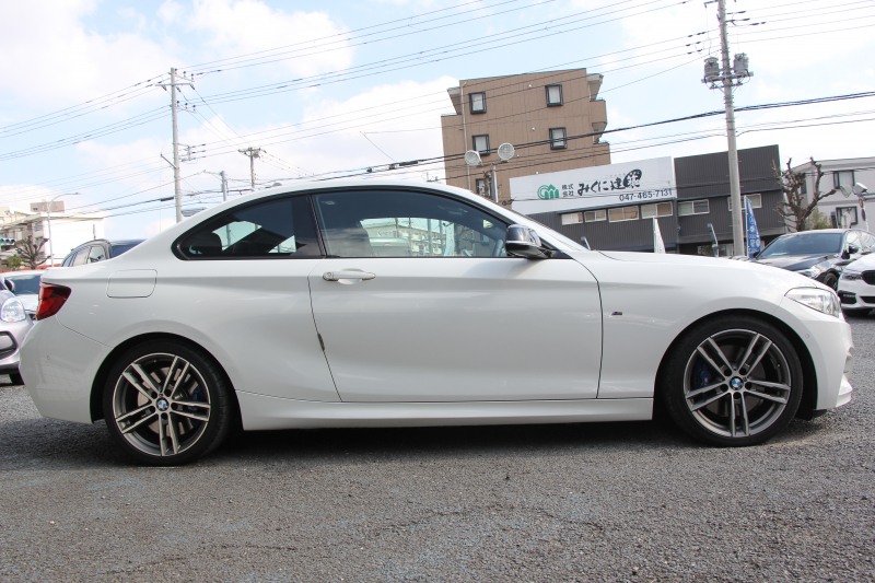 BMW 2シリーズ M240i ｸｰﾍﾟ後期 変更後ﾓﾃﾞﾙ 1ｵｰﾅ 追従ACC B58新ｴﾝｼﾞﾝ 直6ﾀｰﾎﾞ340馬力 LEDﾍｯﾄﾞﾗｲﾄ LEDﾃｰﾙ ｱﾀﾞﾌﾟﾃｨﾌﾞMｻｽ 専用ﾌﾞﾚｰｷ ﾀｯﾁ画面HDDﾅﾋﾞPｱｼｽﾄ ﾊﾟﾄﾞﾙｼﾌﾄ 8速AT 衝突軽減ﾌﾞﾚｰｷ ｼｰﾄﾋｰﾀｰ ｾﾘｳﾑｸﾞﾚｰ18AW&ｸﾞﾘﾙ 2年保証