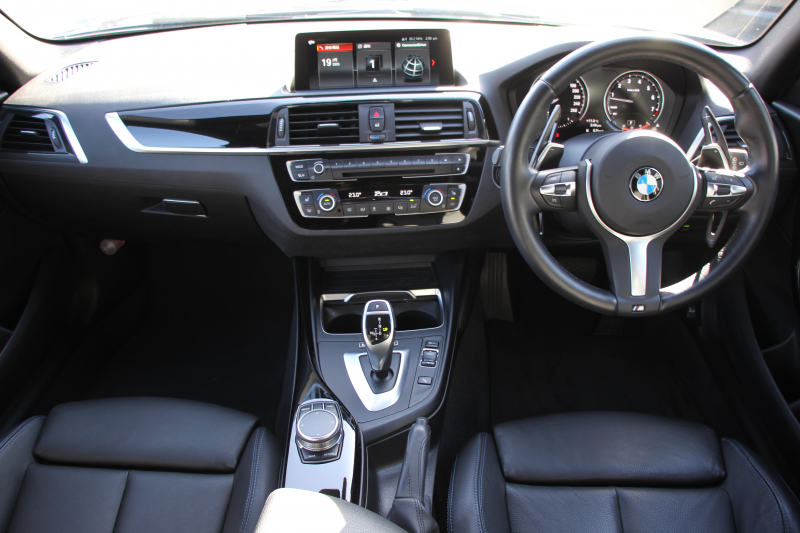 BMW 1シリーズ M140i ｴﾃﾞｨｼｮﾝｼｬﾄﾞｰ 後期 340馬力 直6ﾀｰﾎﾞ後輪駆動最終 ﾋｰﾀｰ黒革 LEDﾍｯﾄﾞﾗｲﾄ ｱﾀﾞﾌﾟﾃｨﾌﾞMｻｽ 専用ﾌﾞﾚｰｷ 18AW ﾀｯﾁ画面HDDﾅﾋﾞPｱｼｽﾄ 衝突軽減ﾌﾞﾚｰｷ 車線逸脱警告 歩行者警告 ﾌﾞﾚｰｷ付ｸﾙｺﾝ 2年保証