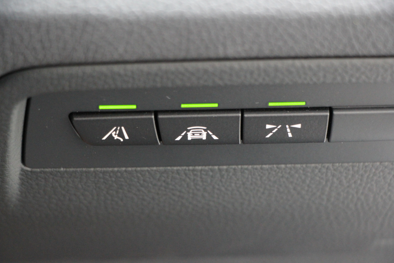 BMW 4シリーズ 420i ｸﾞﾗﾝｸｰﾍﾟﾗｸﾞｼﾞｭｱﾘｰ 後期 真珠色 ﾋｰﾀｰ黒革 液晶ﾒｰﾀｰ LEDﾍｯﾄﾞﾗｲﾄ&ﾃｰﾙ 追従ACC ﾚｰﾝﾁｪﾝｼﾞ警告 ﾌﾙｾｸﾞTV HDDﾅﾋﾞｸﾛｰﾑﾗｲﾝｴｸｽﾃﾘｱ 電動ﾄﾗﾝｸ 衝突軽減ﾌﾞﾚｰｷ 車線逸脱警告 歩行者警告 2年保証