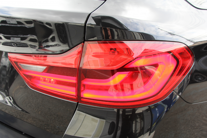 BMW 5シリーズ 530i ﾂｰﾘﾝｸﾞMｽﾎﾟｰﾂ ｾﾚｸﾄP 型式変更後｢ABA-JT20｣ 252馬力 ﾊﾟﾉﾗﾏｻﾝﾙｰﾌ ﾊｰﾏﾝｶｰﾄﾞﾝ 4ｿﾞｰﾝｴｱｺﾝ ｷｬﾝﾍﾞﾗﾍﾞｰｼﾞｭﾚｻﾞｰ 全席ﾋｰﾀｰHUD 追従ACC ｽﾃｱﾘﾝｸﾞｻﾎﾟｰﾄ 変更後全面液晶ﾒｰﾀｰ ﾀｯﾁ画面HDDﾅﾋﾞTV 360度ｶﾒﾗ 2年保証