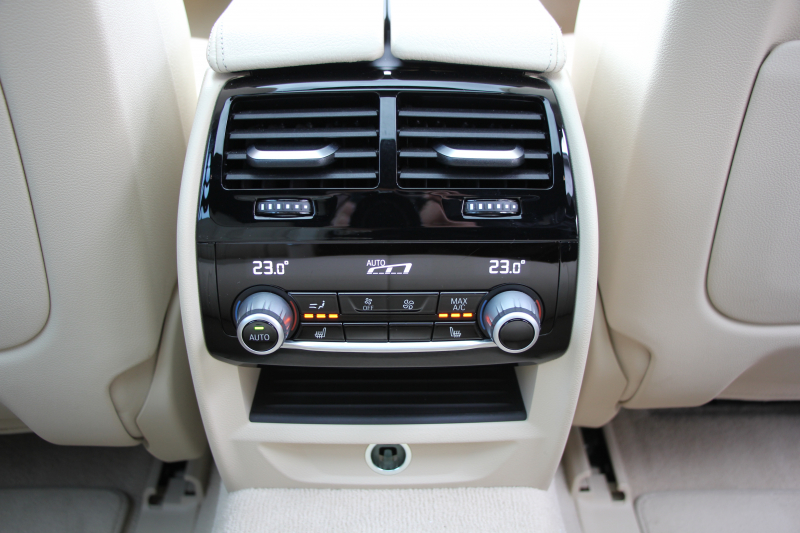 BMW 5シリーズ 530i ﾂｰﾘﾝｸﾞMｽﾎﾟｰﾂ ｾﾚｸﾄP 型式変更後｢ABA-JT20｣ 252馬力 ﾊﾟﾉﾗﾏｻﾝﾙｰﾌ ﾊｰﾏﾝｶｰﾄﾞﾝ 4ｿﾞｰﾝｴｱｺﾝ ｷｬﾝﾍﾞﾗﾍﾞｰｼﾞｭﾚｻﾞｰ 全席ﾋｰﾀｰHUD 追従ACC ｽﾃｱﾘﾝｸﾞｻﾎﾟｰﾄ 変更後全面液晶ﾒｰﾀｰ ﾀｯﾁ画面HDDﾅﾋﾞTV 360度ｶﾒﾗ 2年保証