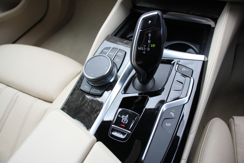 BMW 5シリーズ 530i ﾂｰﾘﾝｸﾞMｽﾎﾟｰﾂ ｾﾚｸﾄP 型式変更後｢ABA-JT20｣ 252馬力 ﾊﾟﾉﾗﾏｻﾝﾙｰﾌ ﾊｰﾏﾝｶｰﾄﾞﾝ 4ｿﾞｰﾝｴｱｺﾝ ｷｬﾝﾍﾞﾗﾍﾞｰｼﾞｭﾚｻﾞｰ 全席ﾋｰﾀｰHUD 追従ACC ｽﾃｱﾘﾝｸﾞｻﾎﾟｰﾄ 変更後全面液晶ﾒｰﾀｰ ﾀｯﾁ画面HDDﾅﾋﾞTV 360度ｶﾒﾗ 2年保証