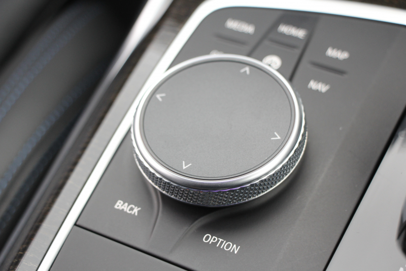 BMW 3シリーズ 320i Mｽﾎﾟｰﾂ ﾃﾞﾋﾞｭｰP ｺﾝﾌｫｰﾄP 真珠色 ﾋｰﾀｰ黒革 専用ﾌﾞﾙｰｽﾃｯﾁ 19AW 追従ACC Mﾊﾟﾌｫｰﾏﾝｽﾘｯﾌﾟｽﾎﾟｲﾗｰ&ﾌﾞﾗｯｸｸﾞﾘﾙ ｽﾃｱﾘﾝｸﾞｻﾎﾟｰﾄ LEDﾍｯﾄﾞﾗｲﾄ 電動ﾄﾗﾝｸ ｱｯﾌﾟﾙｶｰﾌﾟﾚｲ ﾀｯﾁ画面HDDﾅﾋﾞﾜｲﾔﾚｽ充電 Pｱｼｽﾄ 2年保証