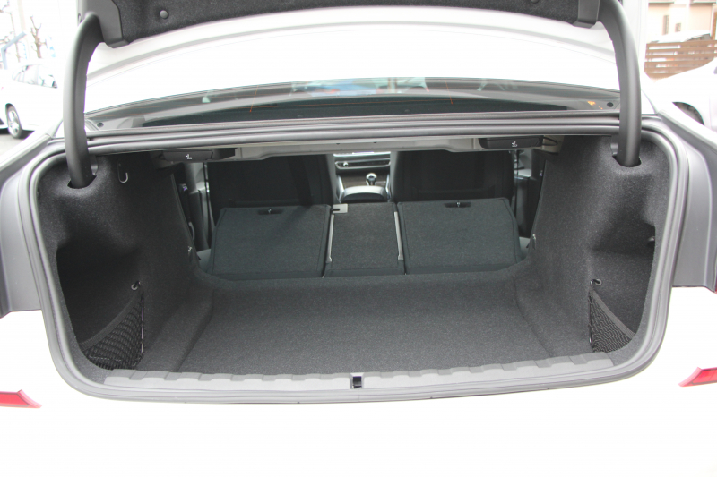 BMW 3シリーズ 320i Mｽﾎﾟｰﾂ ﾃﾞﾋﾞｭｰP ｺﾝﾌｫｰﾄP 真珠色 ﾋｰﾀｰ黒革 専用ﾌﾞﾙｰｽﾃｯﾁ 19AW 追従ACC Mﾊﾟﾌｫｰﾏﾝｽﾘｯﾌﾟｽﾎﾟｲﾗｰ&ﾌﾞﾗｯｸｸﾞﾘﾙ ｽﾃｱﾘﾝｸﾞｻﾎﾟｰﾄ LEDﾍｯﾄﾞﾗｲﾄ 電動ﾄﾗﾝｸ ｱｯﾌﾟﾙｶｰﾌﾟﾚｲ ﾀｯﾁ画面HDDﾅﾋﾞﾜｲﾔﾚｽ充電 Pｱｼｽﾄ 2年保証