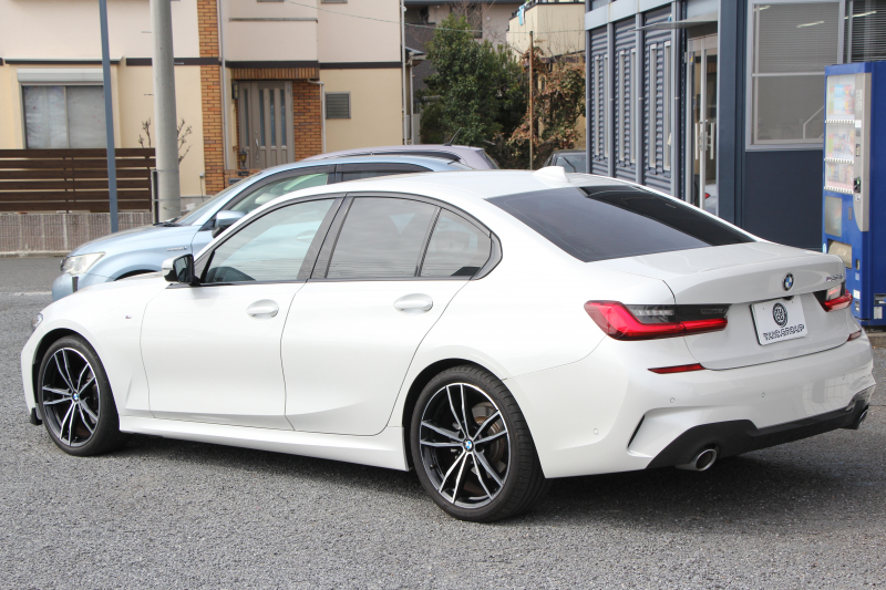 BMW 3シリーズ 320i Mｽﾎﾟｰﾂ ﾃﾞﾋﾞｭｰP ｺﾝﾌｫｰﾄP 真珠色 ﾋｰﾀｰ黒革 専用ﾌﾞﾙｰｽﾃｯﾁ 19AW 追従ACC Mﾊﾟﾌｫｰﾏﾝｽﾘｯﾌﾟｽﾎﾟｲﾗｰ&ﾌﾞﾗｯｸｸﾞﾘﾙ ｽﾃｱﾘﾝｸﾞｻﾎﾟｰﾄ LEDﾍｯﾄﾞﾗｲﾄ 電動ﾄﾗﾝｸ ｱｯﾌﾟﾙｶｰﾌﾟﾚｲ ﾀｯﾁ画面HDDﾅﾋﾞﾜｲﾔﾚｽ充電 Pｱｼｽﾄ 2年保証