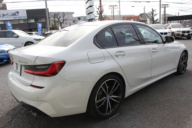 BMW 3シリーズ 320i Mｽﾎﾟｰﾂ ﾃﾞﾋﾞｭｰP ｺﾝﾌｫｰﾄP 真珠色 ﾋｰﾀｰ黒革 専用ﾌﾞﾙｰｽﾃｯﾁ 19AW 追従ACC Mﾊﾟﾌｫｰﾏﾝｽﾘｯﾌﾟｽﾎﾟｲﾗｰ&ﾌﾞﾗｯｸｸﾞﾘﾙ ｽﾃｱﾘﾝｸﾞｻﾎﾟｰﾄ LEDﾍｯﾄﾞﾗｲﾄ 電動ﾄﾗﾝｸ ｱｯﾌﾟﾙｶｰﾌﾟﾚｲ ﾀｯﾁ画面HDDﾅﾋﾞﾜｲﾔﾚｽ充電 Pｱｼｽﾄ 2年保証