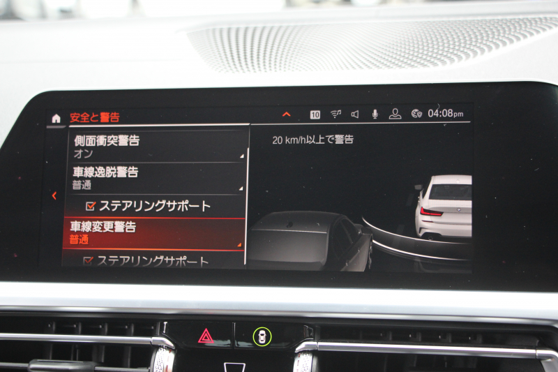 BMW 3シリーズ 320i Mｽﾎﾟｰﾂ ﾃﾞﾋﾞｭｰP ｺﾝﾌｫｰﾄP 真珠色 ﾋｰﾀｰ黒革 専用ﾌﾞﾙｰｽﾃｯﾁ 19AW 追従ACC Mﾊﾟﾌｫｰﾏﾝｽﾘｯﾌﾟｽﾎﾟｲﾗｰ&ﾌﾞﾗｯｸｸﾞﾘﾙ ｽﾃｱﾘﾝｸﾞｻﾎﾟｰﾄ LEDﾍｯﾄﾞﾗｲﾄ 電動ﾄﾗﾝｸ ｱｯﾌﾟﾙｶｰﾌﾟﾚｲ ﾀｯﾁ画面HDDﾅﾋﾞﾜｲﾔﾚｽ充電 Pｱｼｽﾄ 2年保証
