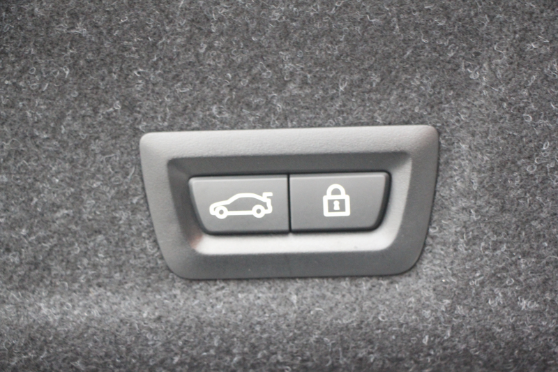 BMW 3シリーズ 320i Mｽﾎﾟｰﾂ ﾃﾞﾋﾞｭｰP ｺﾝﾌｫｰﾄP 真珠色 ﾋｰﾀｰ黒革 専用ﾌﾞﾙｰｽﾃｯﾁ 19AW 追従ACC Mﾊﾟﾌｫｰﾏﾝｽﾘｯﾌﾟｽﾎﾟｲﾗｰ&ﾌﾞﾗｯｸｸﾞﾘﾙ ｽﾃｱﾘﾝｸﾞｻﾎﾟｰﾄ LEDﾍｯﾄﾞﾗｲﾄ 電動ﾄﾗﾝｸ ｱｯﾌﾟﾙｶｰﾌﾟﾚｲ ﾀｯﾁ画面HDDﾅﾋﾞﾜｲﾔﾚｽ充電 Pｱｼｽﾄ 2年保証