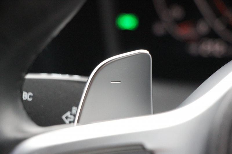 BMW 3シリーズ 320i Mｽﾎﾟｰﾂ ﾃﾞﾋﾞｭｰP ｺﾝﾌｫｰﾄP 真珠色 ﾋｰﾀｰ黒革 専用ﾌﾞﾙｰｽﾃｯﾁ 19AW 追従ACC Mﾊﾟﾌｫｰﾏﾝｽﾘｯﾌﾟｽﾎﾟｲﾗｰ&ﾌﾞﾗｯｸｸﾞﾘﾙ ｽﾃｱﾘﾝｸﾞｻﾎﾟｰﾄ LEDﾍｯﾄﾞﾗｲﾄ 電動ﾄﾗﾝｸ ｱｯﾌﾟﾙｶｰﾌﾟﾚｲ ﾀｯﾁ画面HDDﾅﾋﾞﾜｲﾔﾚｽ充電 Pｱｼｽﾄ 2年保証