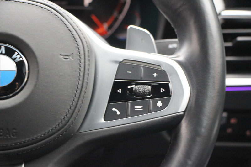 BMW 3シリーズ 320i Mｽﾎﾟｰﾂ ﾃﾞﾋﾞｭｰP ｺﾝﾌｫｰﾄP 真珠色 ﾋｰﾀｰ黒革 専用ﾌﾞﾙｰｽﾃｯﾁ 19AW 追従ACC Mﾊﾟﾌｫｰﾏﾝｽﾘｯﾌﾟｽﾎﾟｲﾗｰ&ﾌﾞﾗｯｸｸﾞﾘﾙ ｽﾃｱﾘﾝｸﾞｻﾎﾟｰﾄ LEDﾍｯﾄﾞﾗｲﾄ 電動ﾄﾗﾝｸ ｱｯﾌﾟﾙｶｰﾌﾟﾚｲ ﾀｯﾁ画面HDDﾅﾋﾞﾜｲﾔﾚｽ充電 Pｱｼｽﾄ 2年保証