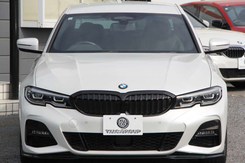 BMW 3シリーズ 320i Mｽﾎﾟｰﾂ ﾃﾞﾋﾞｭｰP ｺﾝﾌｫｰﾄP 真珠色 ﾋｰﾀｰ黒革 専用ﾌﾞﾙｰｽﾃｯﾁ 19AW 追従ACC Mﾊﾟﾌｫｰﾏﾝｽﾘｯﾌﾟｽﾎﾟｲﾗｰ&ﾌﾞﾗｯｸｸﾞﾘﾙ ｽﾃｱﾘﾝｸﾞｻﾎﾟｰﾄ LEDﾍｯﾄﾞﾗｲﾄ 電動ﾄﾗﾝｸ ｱｯﾌﾟﾙｶｰﾌﾟﾚｲ ﾀｯﾁ画面HDDﾅﾋﾞﾜｲﾔﾚｽ充電 Pｱｼｽﾄ 2年保証