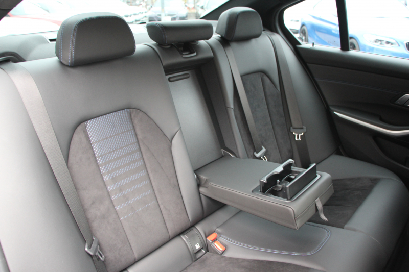 BMW 3シリーズ 320i Mｽﾎﾟｰﾂ ｺﾝﾌｫｰﾄP ｼｰﾄﾋｰﾀｰ ｵﾌﾟｼｮﾝ19AW 追従ACC ｽﾃｱﾘﾝｸﾞｻﾎﾟｰﾄ BMWﾗｲﾌﾞｺｯｸﾋﾟｯﾄﾞLEDﾍｯﾄﾞﾗｲﾄ ｵｰﾄﾊｲﾋﾞｰﾑ ﾜｲﾔﾚｽ充電 ﾊｰﾌﾚｻﾞｰ電動ｼｰﾄ 電動ﾄﾗﾝｸ 3ｿﾞｰﾝｴｱｺﾝ ｱｯﾌﾟﾙｶｰﾌﾟﾚｲ ﾀｯﾁ画面HDDﾅﾋﾞ2年保証