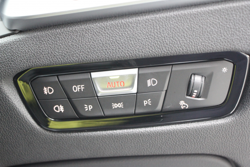 BMW 3シリーズ 320i Mｽﾎﾟｰﾂ ｺﾝﾌｫｰﾄP ｼｰﾄﾋｰﾀｰ ｵﾌﾟｼｮﾝ19AW 追従ACC ｽﾃｱﾘﾝｸﾞｻﾎﾟｰﾄ BMWﾗｲﾌﾞｺｯｸﾋﾟｯﾄﾞLEDﾍｯﾄﾞﾗｲﾄ ｵｰﾄﾊｲﾋﾞｰﾑ ﾜｲﾔﾚｽ充電 ﾊｰﾌﾚｻﾞｰ電動ｼｰﾄ 電動ﾄﾗﾝｸ 3ｿﾞｰﾝｴｱｺﾝ ｱｯﾌﾟﾙｶｰﾌﾟﾚｲ ﾀｯﾁ画面HDDﾅﾋﾞ2年保証