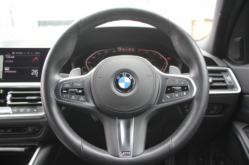 BMW 3シリーズ 320i Mｽﾎﾟｰﾂ ｺﾝﾌｫｰﾄP ｼｰﾄﾋｰﾀｰ ｵﾌﾟｼｮﾝ19AW 追従ACC ｽﾃｱﾘﾝｸﾞｻﾎﾟｰﾄ BMWﾗｲﾌﾞｺｯｸﾋﾟｯﾄﾞLEDﾍｯﾄﾞﾗｲﾄ ｵｰﾄﾊｲﾋﾞｰﾑ ﾜｲﾔﾚｽ充電 ﾊｰﾌﾚｻﾞｰ電動ｼｰﾄ 電動ﾄﾗﾝｸ 3ｿﾞｰﾝｴｱｺﾝ ｱｯﾌﾟﾙｶｰﾌﾟﾚｲ ﾀｯﾁ画面HDDﾅﾋﾞ2年保証