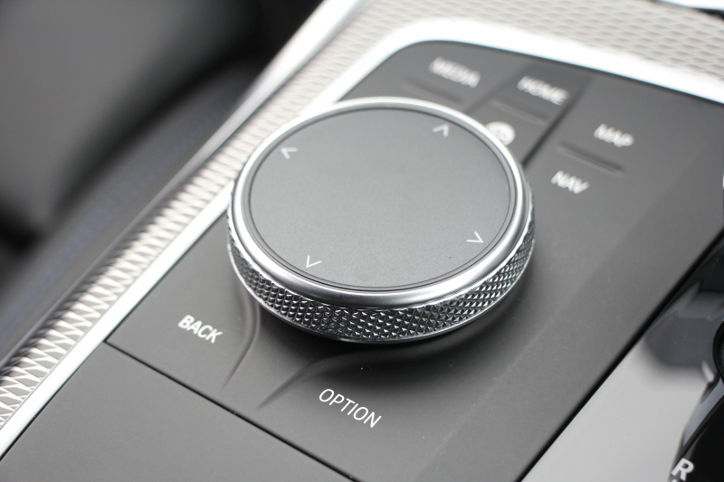 BMW 3シリーズ 320i Mｽﾎﾟｰﾂ ｺﾝﾌｫｰﾄP ｼｰﾄﾋｰﾀｰ ｵﾌﾟｼｮﾝ19AW 追従ACC ｽﾃｱﾘﾝｸﾞｻﾎﾟｰﾄ BMWﾗｲﾌﾞｺｯｸﾋﾟｯﾄﾞLEDﾍｯﾄﾞﾗｲﾄ ｵｰﾄﾊｲﾋﾞｰﾑ ﾜｲﾔﾚｽ充電 ﾊｰﾌﾚｻﾞｰ電動ｼｰﾄ 電動ﾄﾗﾝｸ 3ｿﾞｰﾝｴｱｺﾝ ｱｯﾌﾟﾙｶｰﾌﾟﾚｲ ﾀｯﾁ画面HDDﾅﾋﾞ2年保証