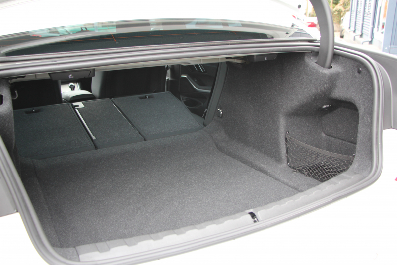 BMW 3シリーズ 320i Mｽﾎﾟｰﾂ ｺﾝﾌｫｰﾄP ｼｰﾄﾋｰﾀｰ ｵﾌﾟｼｮﾝ19AW 追従ACC ｽﾃｱﾘﾝｸﾞｻﾎﾟｰﾄ BMWﾗｲﾌﾞｺｯｸﾋﾟｯﾄﾞLEDﾍｯﾄﾞﾗｲﾄ ｵｰﾄﾊｲﾋﾞｰﾑ ﾜｲﾔﾚｽ充電 ﾊｰﾌﾚｻﾞｰ電動ｼｰﾄ 電動ﾄﾗﾝｸ 3ｿﾞｰﾝｴｱｺﾝ ｱｯﾌﾟﾙｶｰﾌﾟﾚｲ ﾀｯﾁ画面HDDﾅﾋﾞ2年保証