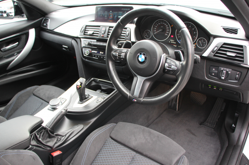 BMW 3シリーズ 320i Mｽﾎﾟｰﾂ ﾌｧｽﾄﾄﾗｯｸP 後期 8A新ｴﾝｼﾞﾝ ｱﾀﾞﾌﾟﾃｨﾌﾞMｻｽ Mｽﾎﾟｰﾂﾌﾞﾚｰｷ 19AW LEDﾍｯﾄﾞﾗｲﾄ&ﾃｰﾙ 追従ACC ﾚｰﾝﾁｪﾝｼﾞ警告 衝突軽減ﾌﾞﾚｰｷ 車線逸脱警告 歩行者警告 ﾌﾙｾｸﾞTV HDDﾅﾋﾞBluetooth接続 専用ｴｱﾛ ﾊﾟﾄﾞﾙｼﾌﾄ 2年保証